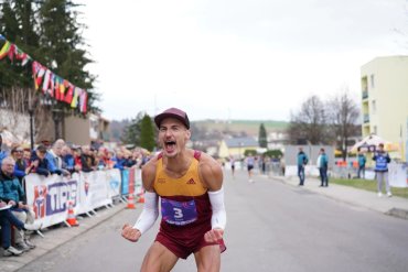 Dudinská päťdesiatka v chôdzi: Na 35 km svetový rekord Kanaďana Evana Dunfeeho (2:21:40), slovenský Dominika Černého (2:26:31) – prekonal výkon Mateja Tótha!